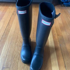 Black hunter rain boots